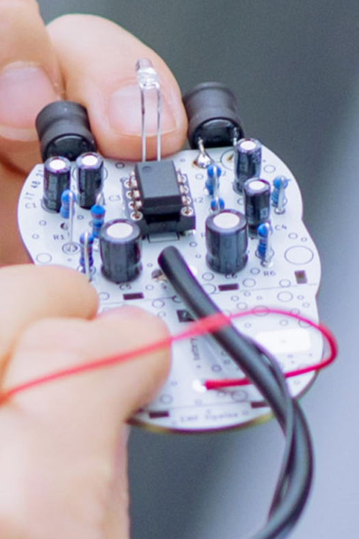 <p><a href="https://beepblip.org/soldering-an-emf-detector/">DIY EMF detektor</a></p>